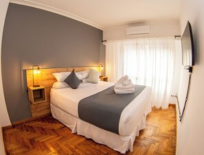 Superior Triple Room | Desk, laptop workspace, blackout curtains, soundproofing