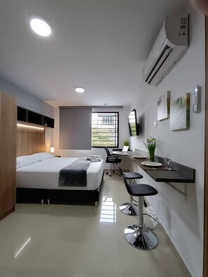 1 bedroom, iron/ironing board, WiFi, bed sheets - Wonderful! Stay Near the Skating Rink (Cali)