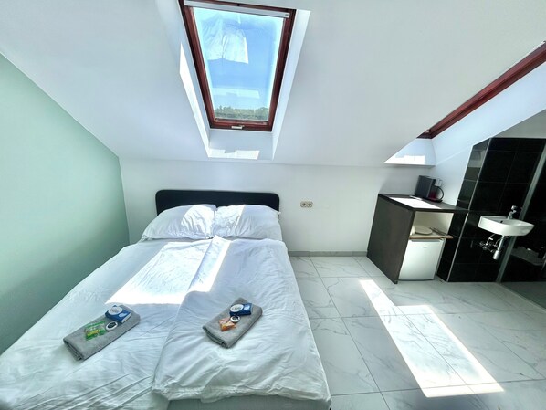 1 habitación, internet y ropa de cama