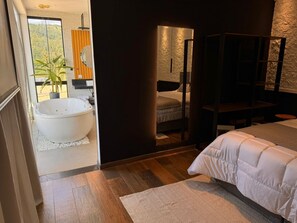 Room - Luxury cabin in the heart of the mountains. 5 minutes from downtown. (Serra Negra)
