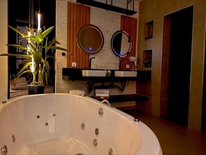 Bathroom - Luxury cabin in the heart of the mountains. 5 minutes from downtown. (Serra Negra)