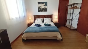 2 bedrooms, desk, iron/ironing board, free WiFi