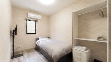 Single Room, Non Smoking | Desk, laptop workspace