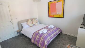 2 habitaciones, decoración personalizada y muebles diferentes