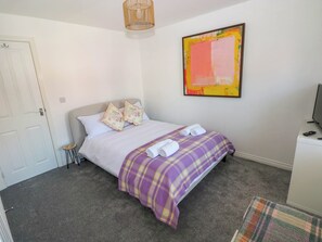 2 bedrooms, individually decorated, individually furnished, free WiFi - Ty Bach Twt (Llanelli)