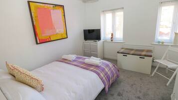 2 bedrooms, individually decorated, individually furnished, free WiFi