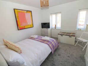 2 Schlafzimmer, individuell dekoriert, individuell eingerichtet