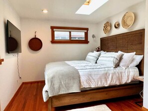 1 slaapkamer, een strijkplank/strijkijzer, gratis wifi, beddengoed