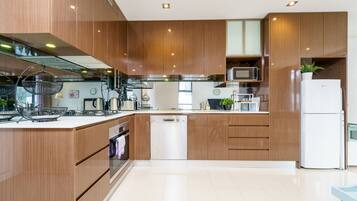 Fridge, microwave, oven, stovetop