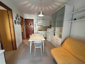 Apartment, 1 Schlafzimmer, Balkon, Meerblick | Innenbereich