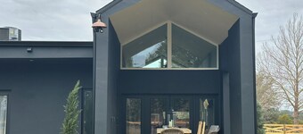 4-bedroom house- Black Sheep Hideaway: Modern Countryside Serenity