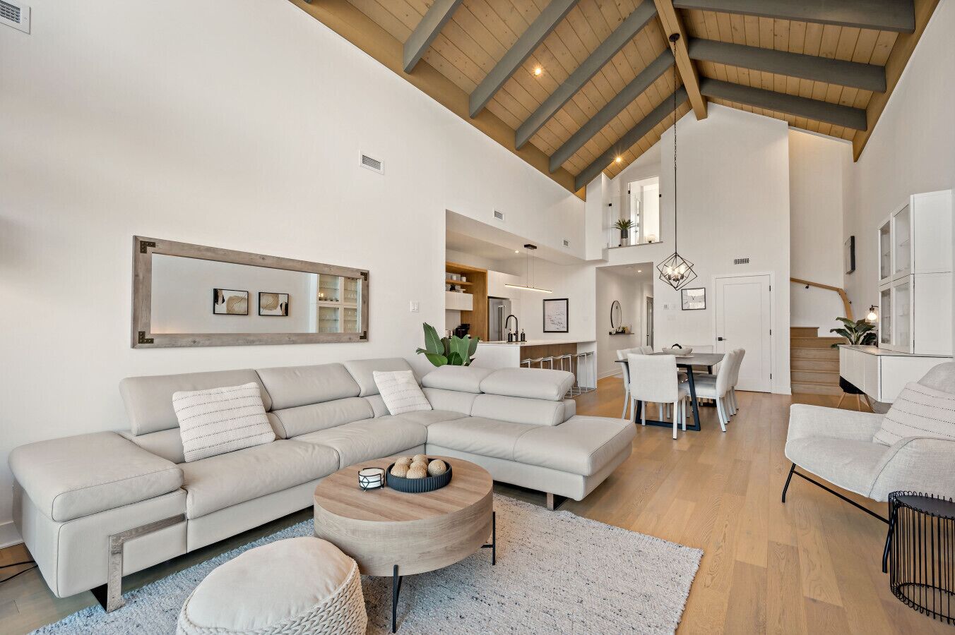 Smart TV, fireplace, stereo