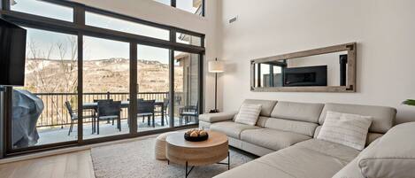 Smart TV, fireplace, stereo