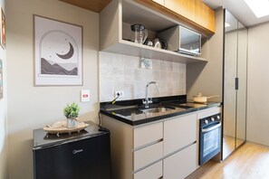 Studiolejlighed | Privat køkken | Mikrobølgeovn, køkkentøj/tallerkener/redskaber