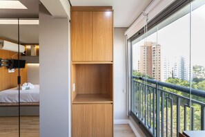 Estudio | Cortinas opacas, tabla de planchar con plancha, wifi gratis