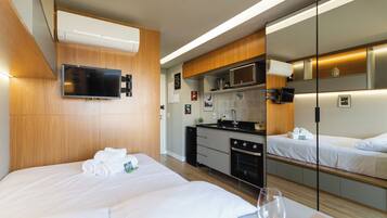 Estúdio | Cortinas blackout, ferros/tábuas de passar roupa, Wi-Fi de cortesia