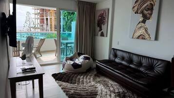 Deluxe Apartment | Living area