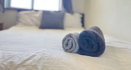 Spacious 6-bedroom house - 12 min from Gatwick