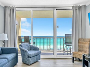 Appart'hôtel, plusieurs lits (Majestic Beach Towers 1-503) | Coin séjour