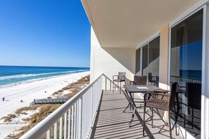 Kondominium, Beberapa Tempat Tidur (Majestic Beach Towers 1-503) | Tempat makan outdoor