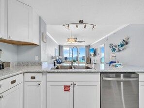 Appart'hôtel, plusieurs lits (Majestic Beach Towers 1-503) | Intérieur