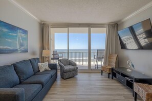 公寓式客房, 多张床 (Majestic Beach Towers 1-503) | 起居区