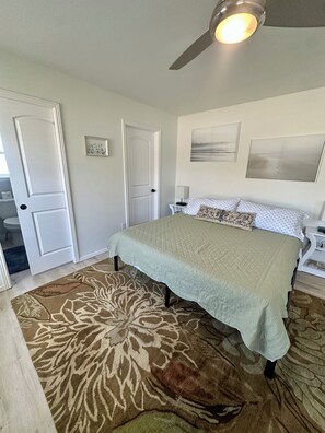 4 habitaciones, tabla de planchar con plancha y cuna de viaje 