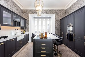 Private kitchen - No.36 South Beach - Donnini Apartments  (Troon)