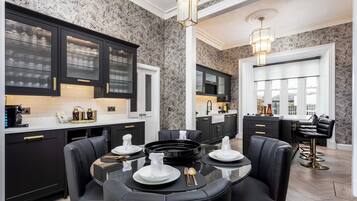 7 bedrooms, iron/ironing board, free WiFi