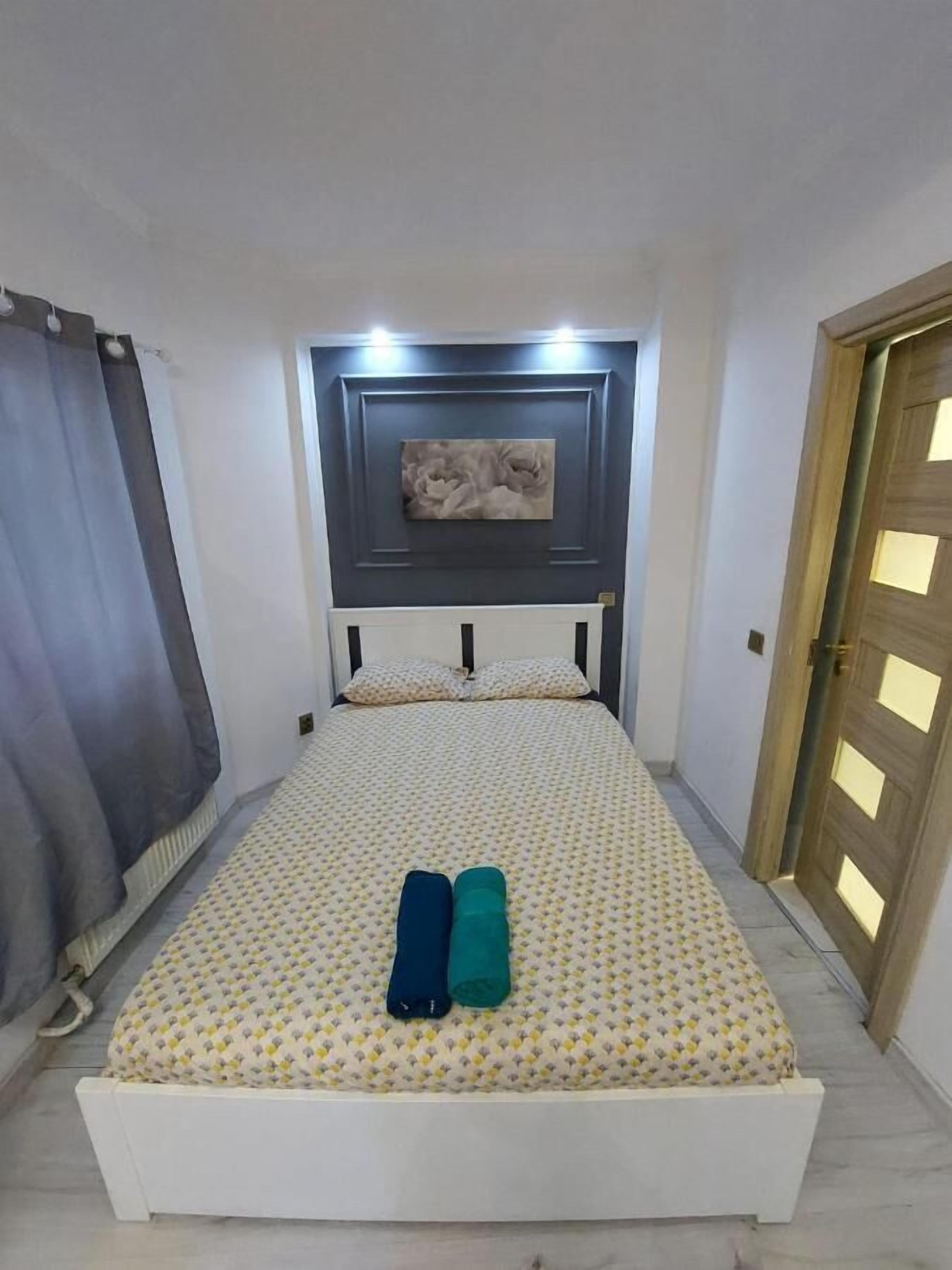 1 bedroom, desk, laptop workspace, free WiFi