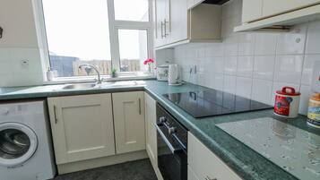 Cookware/dishes/utensils