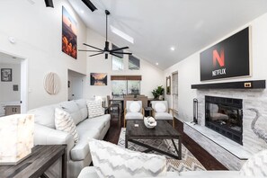 Smart TV, fireplace, stereo
