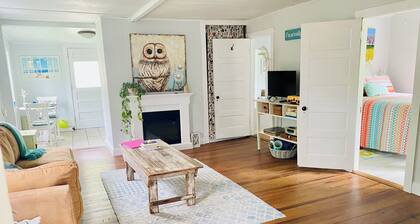 Charming 1920's no frills cottage in peaceful Old Saybrook