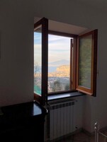 Room, Sea View | Desk, iron/ironing board, free WiFi