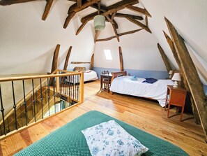 5 bedrooms, iron/ironing board