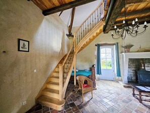 5 habitaciones y tabla de planchar con plancha 