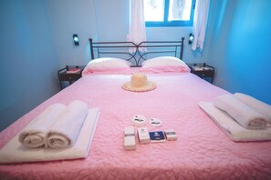 3 bedrooms, iron/ironing board, free WiFi, bed sheets