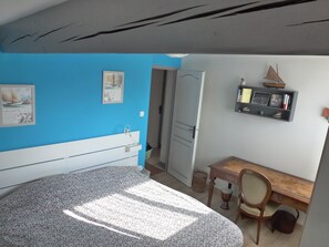 3 chambres, fer et planche à repasser, Wi-Fi, draps fournis