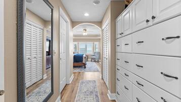 Condo, varias camas (Atlantic Villas 101) | Interior