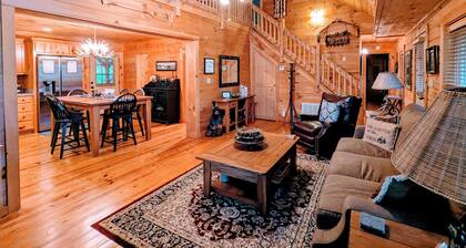 "Inn the Valley" New/Dog friendly/Cabin/Elk/Hot Tub/Shuffleboard/Gas Fireplace