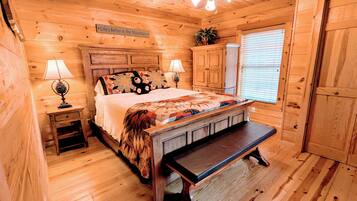 3 bedrooms, desk, iron/ironing board, free WiFi