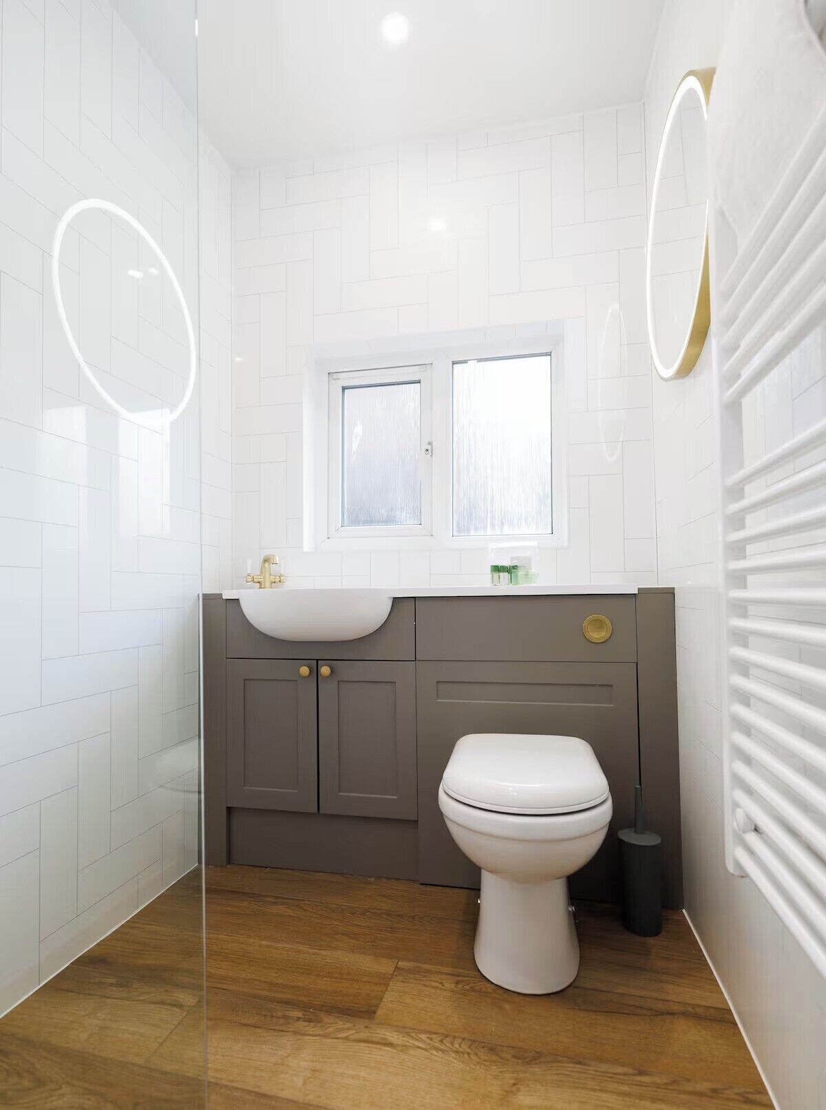 apartman | Fürdőszoba | Zuhanyzó és törölközők