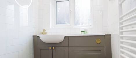 Apartment | Bathroom | Shower, towels