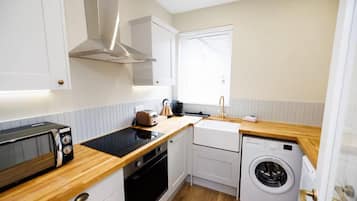 Apartment | Private kitchen | Fridge, microwave, oven, stovetop
