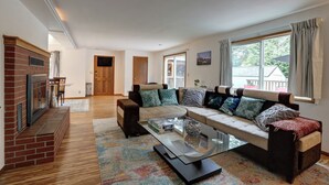 Unclassified image, 2 of 24, button - Kenmore WA 5bd3b house easy access to MSFT/AMZN & Lake WA Executive rental (Kenmore)