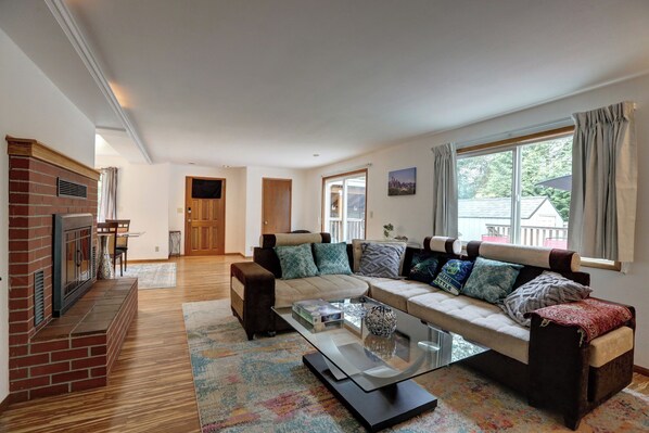 Smart TV, fireplace, books