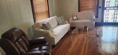 Charming 2-bedroom bungalow with AC, WiFi in pleasant Pineville