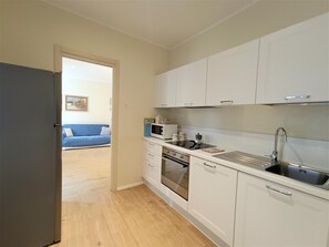Fridge, microwave, oven, stovetop - Apartment Antica Stresa 2 (Stresa)