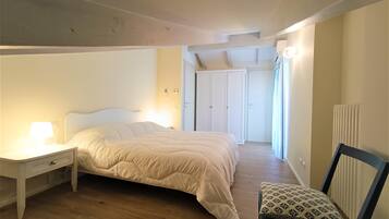 2 camere, una scrivania, accesso a Internet