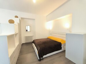 1 Schlafzimmer, Schreibtisch